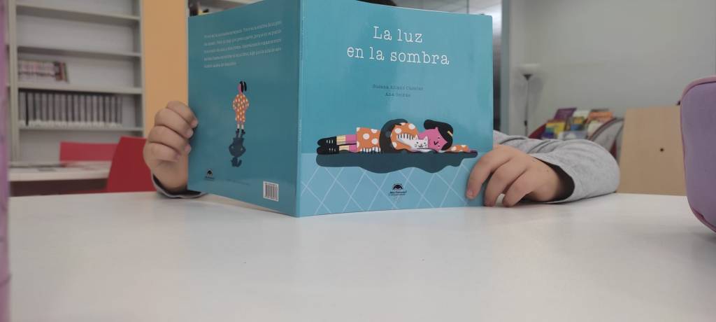 Paseos entre luces y sombras [junto al Centro Cultural de&nbsp;España]